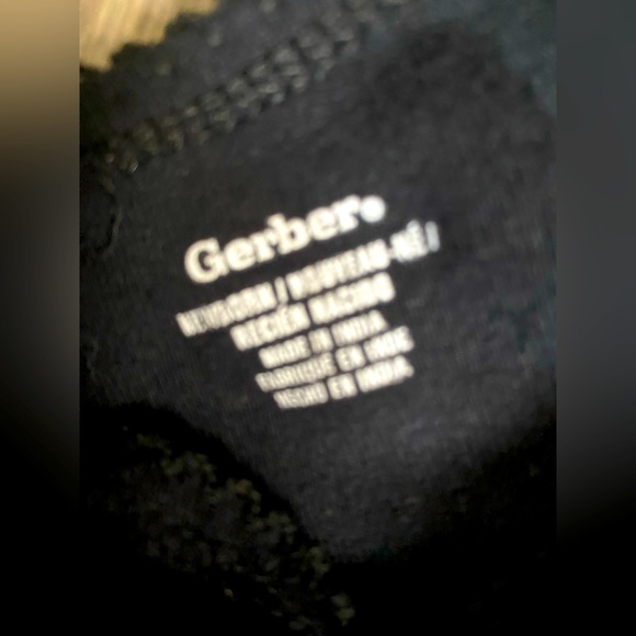 Babygirl Newborn Bundle⭐️ 6 PIECES! Onesies, footie pajamas & 2 piece matching⭐️ - Picture 11 of 14